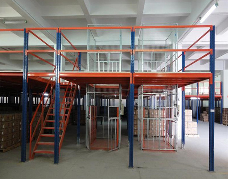 Estantes del almacenamiento de Warehouse del ahorro de espacio con funcional multi de la escalera
